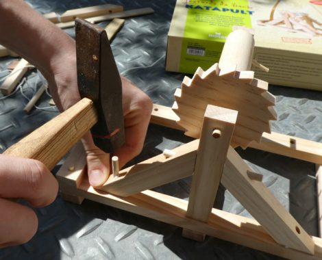 Katapult nach Leonardo da Vinci bauen mit einem Bausatz