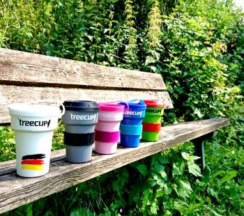 Kinder-DIY-Trends-treecup-Familienausflug-Waldbank Bambusbecher statt Wegwerfgeschirr - Recycling und nachhaltig bewusst leben